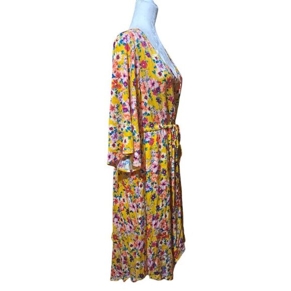 Torrid Women's Yellow Floral Handkerchief Hem Dress Short Sleeves Plus Sz 2X - Picture 6 of 9